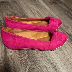 Report Fuchsia Suede Women's Flats